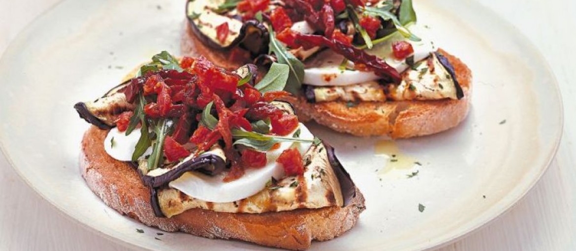 bruschetta-con-melanzana-e-bufala-725x545