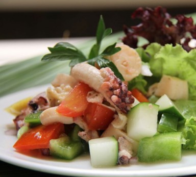 Poulpe avec mÃ©lange de lÃ©gumes au vinaigre frais