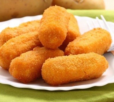 Crocchette di patate con salsa di sottaceti 