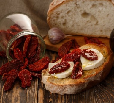 Bruschetta of dried tomatoes and mozzarella